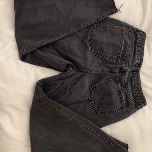 BDG MOM JEANS SIZE 30